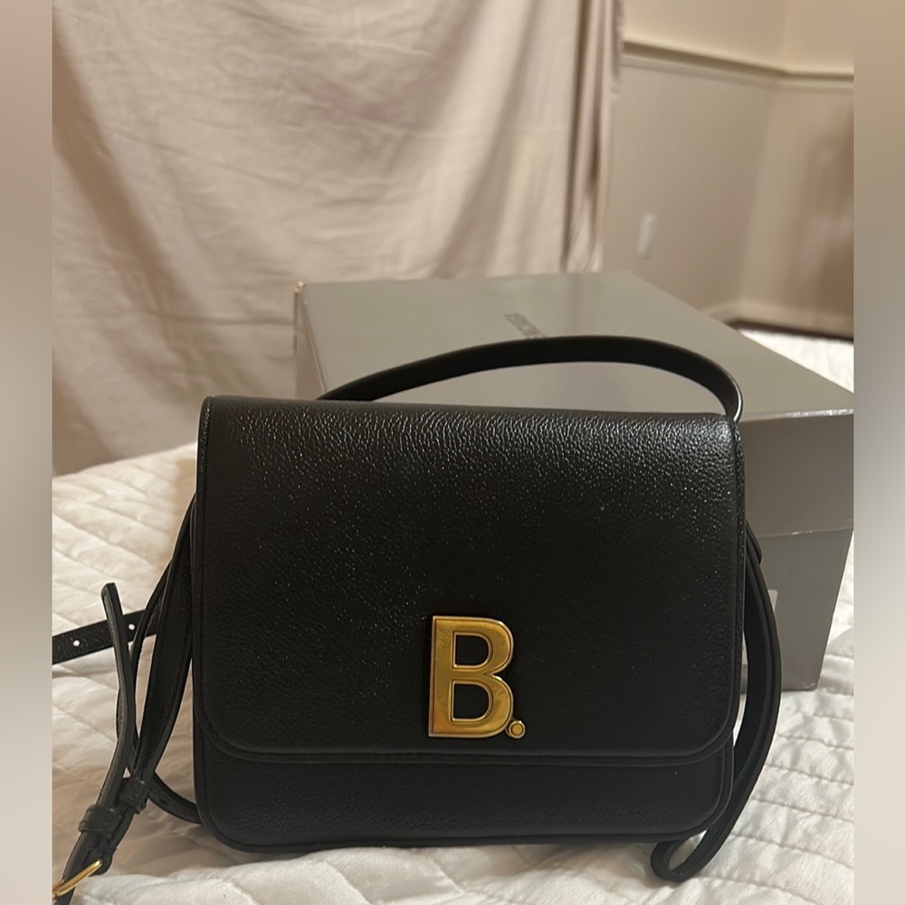 BALENCIAGA PURSE 100% REAL BOUGHT AT STORE TAGS INCLUDED